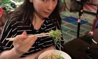 Phi Nhung lộ nhan sắc thật qua ảnh của 'team qua đường' gây bất ngờ
