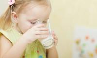 Uống sữa có giúp trẻ tăng chiều cao?