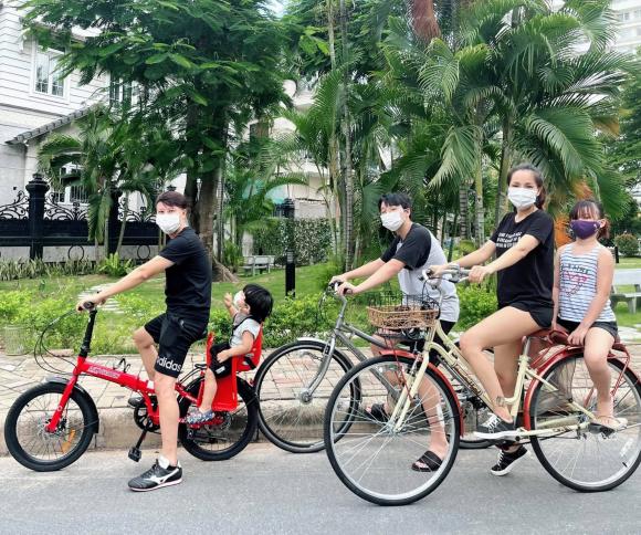Hoàng Bách, mẹ Hoàng Bách, sao việt 